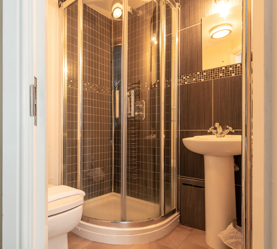 Bathroom 3, The Union Inn, Isle of Wight