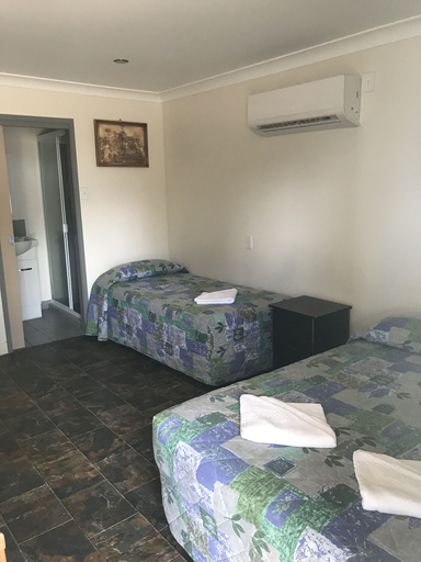 Bedroom 3, Blackall Coolibah Motel, Blackall