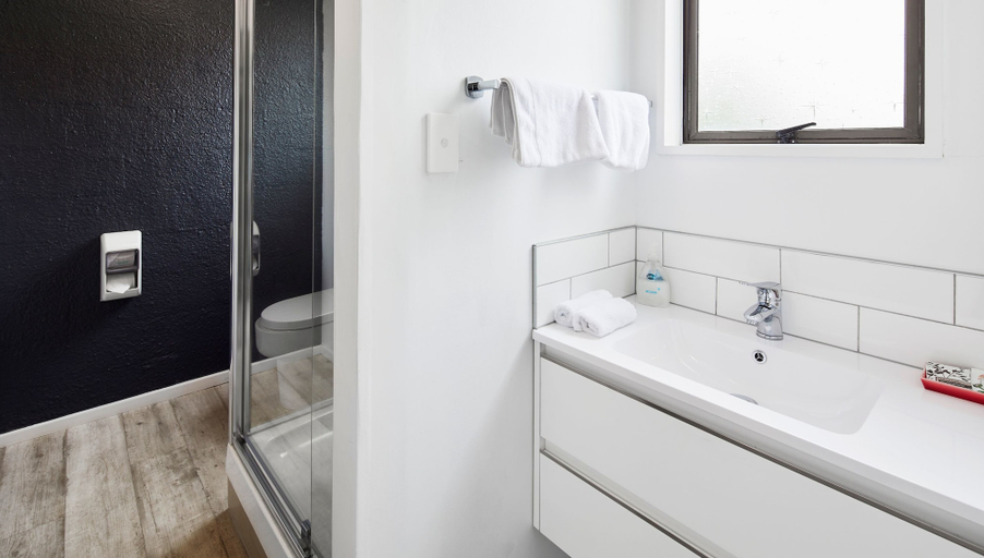 Bathroom 5, Aotea Motel, Christchurch