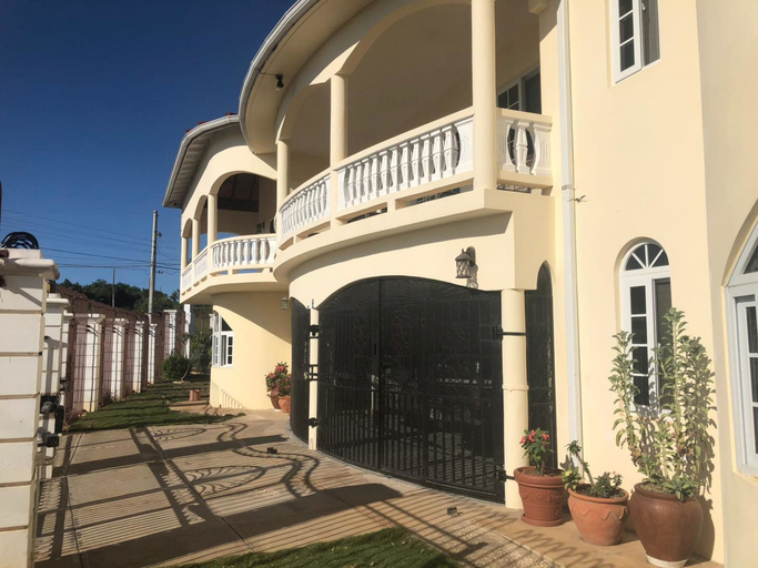 Exterior & Views 2, Retreat Comfortable Apartments