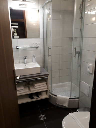 Bathroom 4, Hotel Albamaris, Biograd na Moru