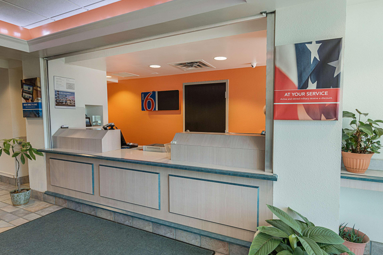 Public Area 2, Motel 6 Benbrook, TX - Fort Worth, Tarrant