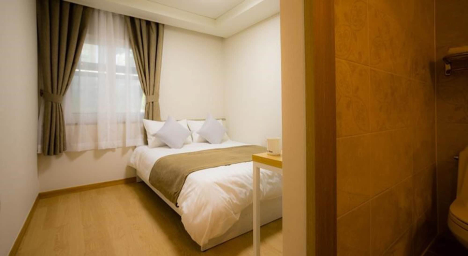 Bedroom 4, Gloryinn, Jung