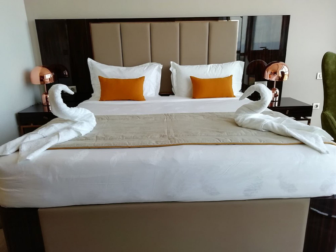 Bedroom 2, Ferdi Lilly, El Achour