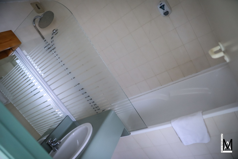 Bathroom 4, N'Atura Hôtel, Landes
