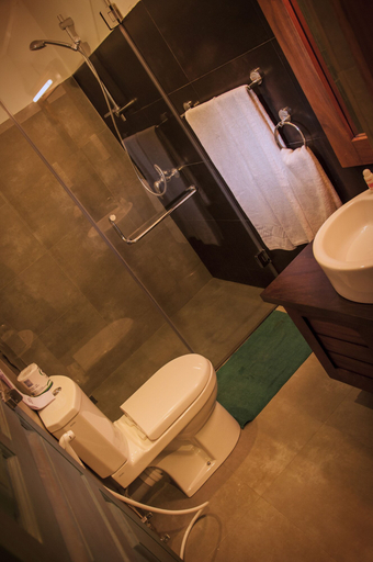 Bathroom 4, Fresco Water Villa, Dambulla