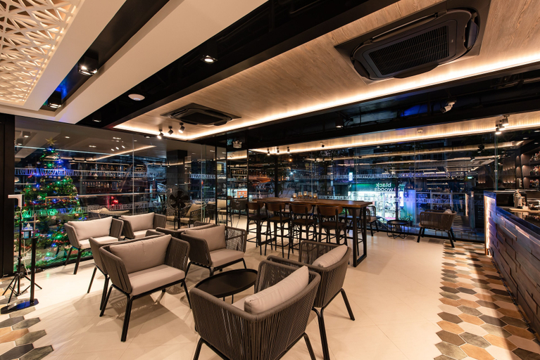 Food & Drinks 4, Blackwoods Hotel Pattaya, Pattaya