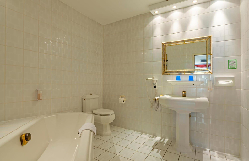 Bathroom 4, Koch-Schilt, Eifelkreis Bitburg-Prüm