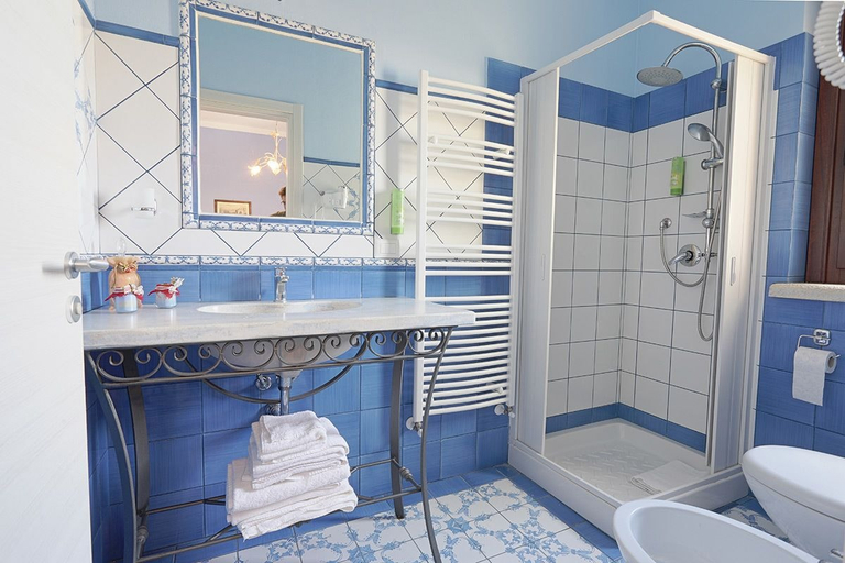 Bathroom 5, Feudo Muxarello, Agrigento