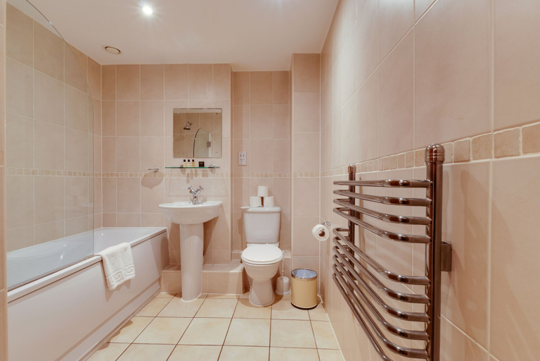 Bathroom 3, Base Serviced Apartments - Cumberland Apartments, Sefton