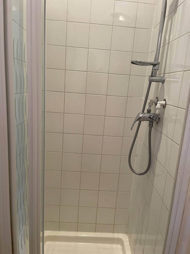 Bathroom 5, Weymouth Sands Guesthouse, Dorset