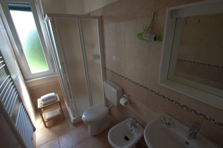 Bathroom 5, Betty's House, Verona