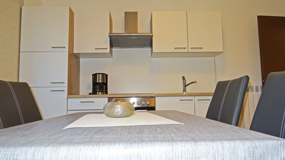 In-room dining 4, La Quiete 20 Holideal, Brescia