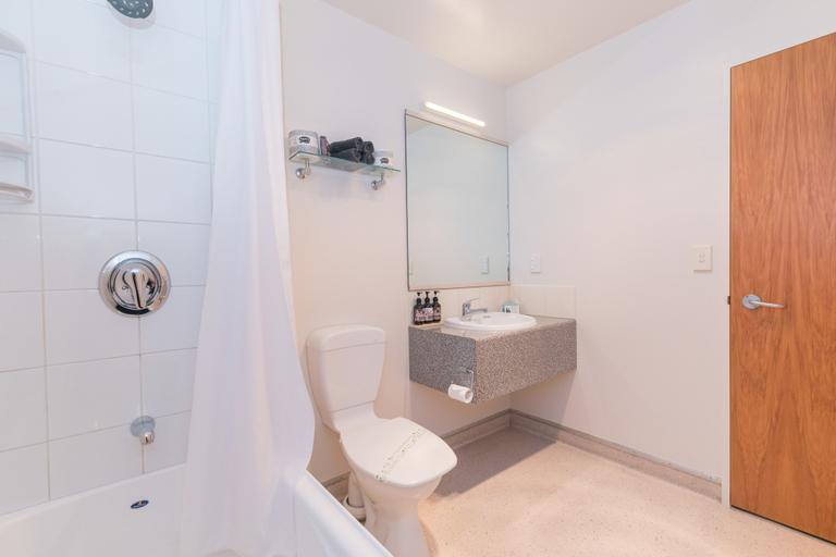 Bathroom 4, Bella Vista Motel Wanaka, Queenstown-Lakes