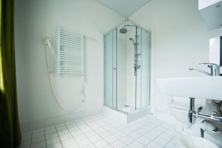 Bathroom 4, Bookinn B&B, Vilniaus