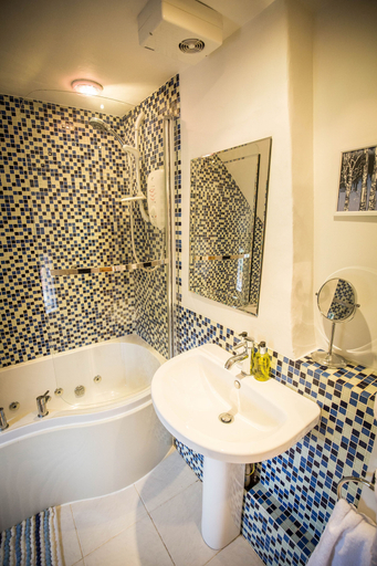 Bathroom 3, The Fleece Inn, Worcestershire