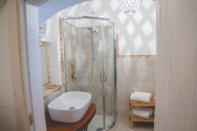 Bathroom 5, Trullieu Guesthouse, Bari