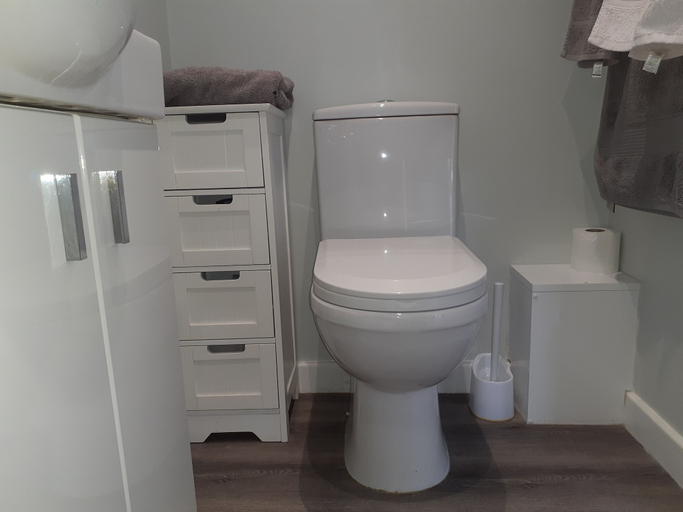 Bathroom 4, Modern Detached Bungalow, Trafford