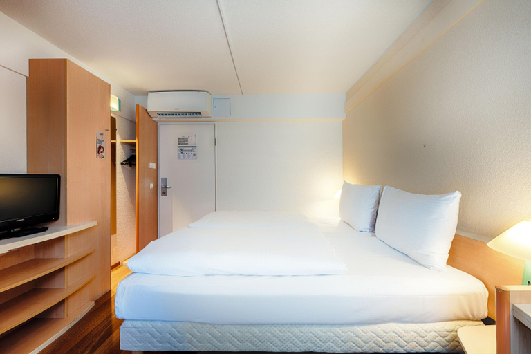 Bedroom 4, B&B Hotel Düsseldorf-Hbf, Düsseldorf