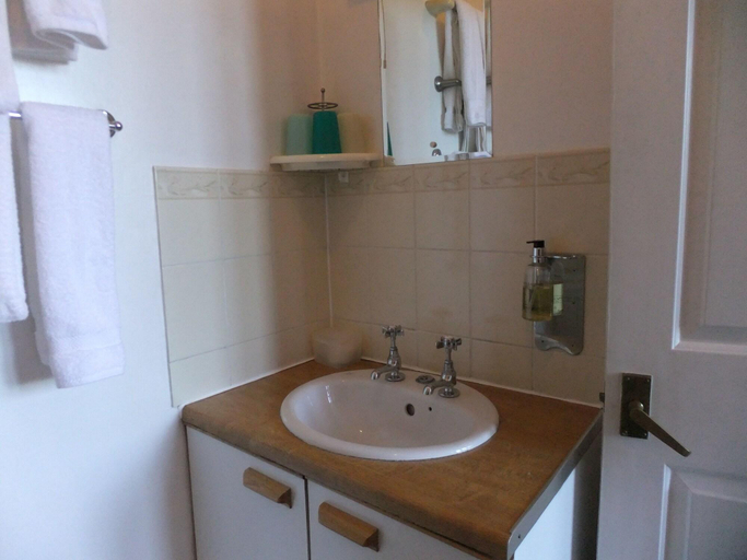 Bathroom 3, Elgin Villa, Bath and North East Somerset