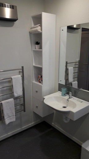 Bathroom 3, Serenity Motel, Timaru