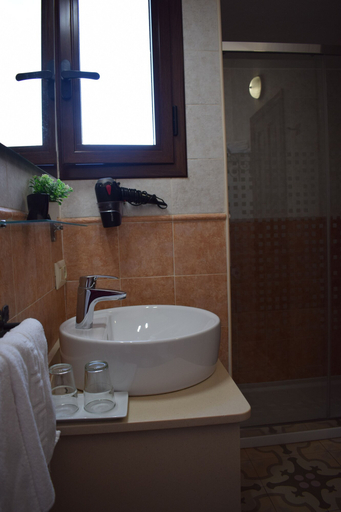 Bathroom 5, Molino del Bombo, Huelva