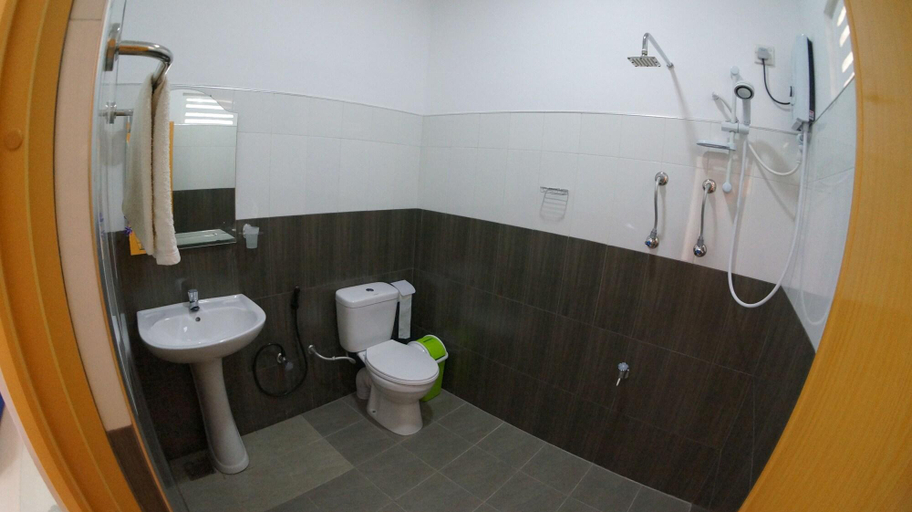 Bathroom 5, Dambulla Shan Inn, Dambulla
