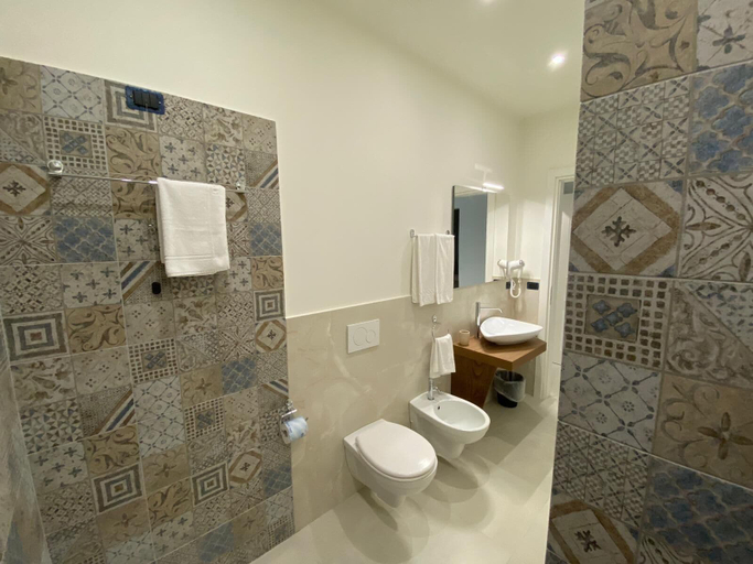 Bathroom 5, Villa Antonino, Messina
