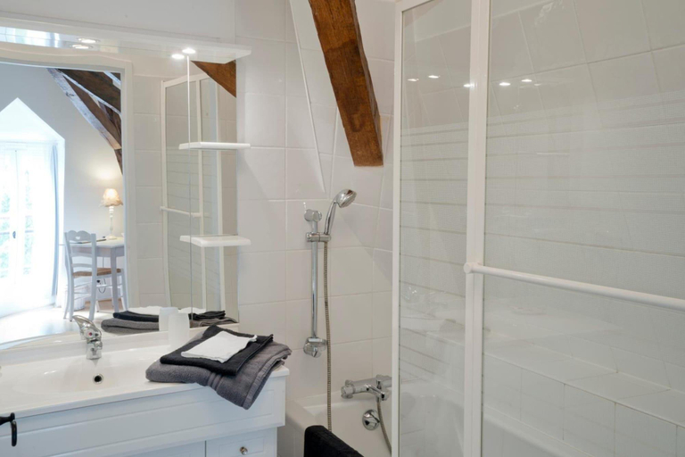 Bathroom, La Bastide du Roy, Dordogne