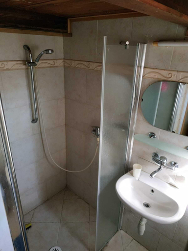 Bathroom 3, Beit Nofesh Waiss