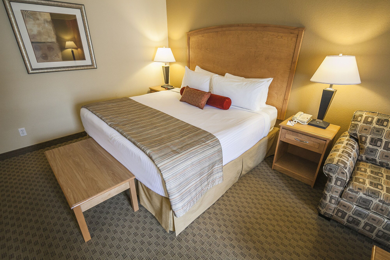 Bedroom 2, Mountain Retreat Hotel, Squamish-Lillooet