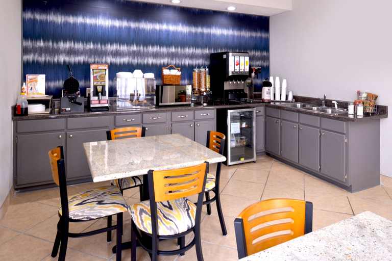 Food & Drinks 5, Americas Best Value Inn Monroeville, Monroe