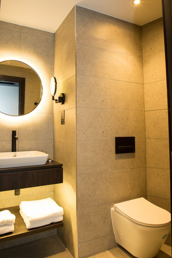 Bathroom, Radisson RED London Greenwich The O2, London