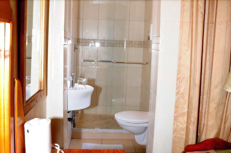 Bathroom 4, d Vine Guest House, Gert Sibande