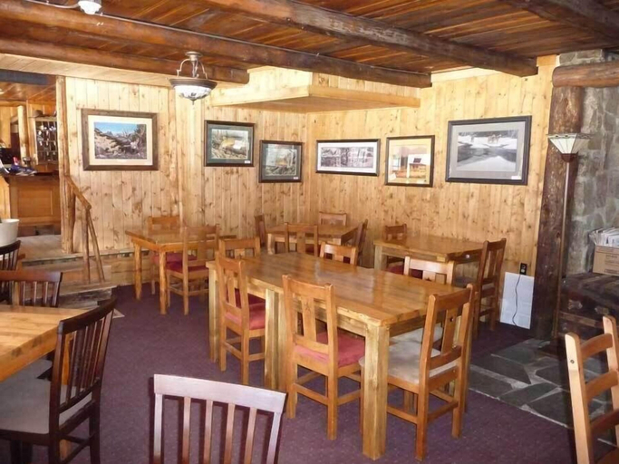 Food & Drinks 4, The Twin Lakes Inn, Lake