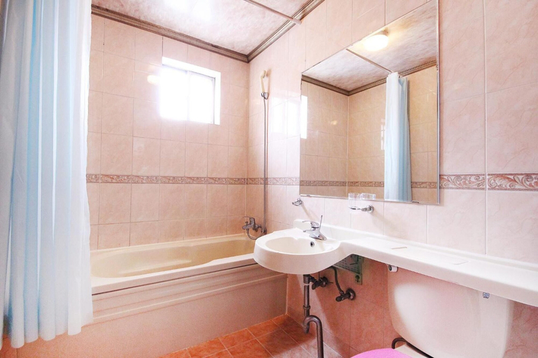 Bathroom 5, Apple House Mini Hotel, Gyeongju