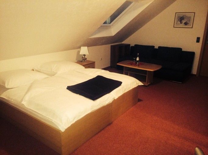 Bedroom 3, Hotel Friesenhof, Leer