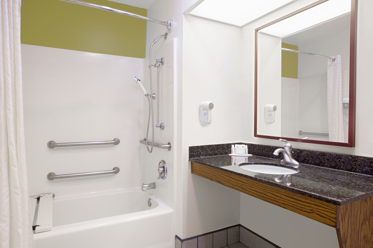 Bathroom 5, Baymont by Wyndham Warner Robins, Houston