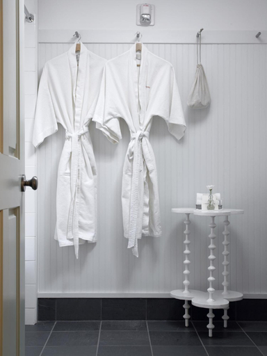Bathroom 4, The Porches Inn at Mass MoCA, Berkshire