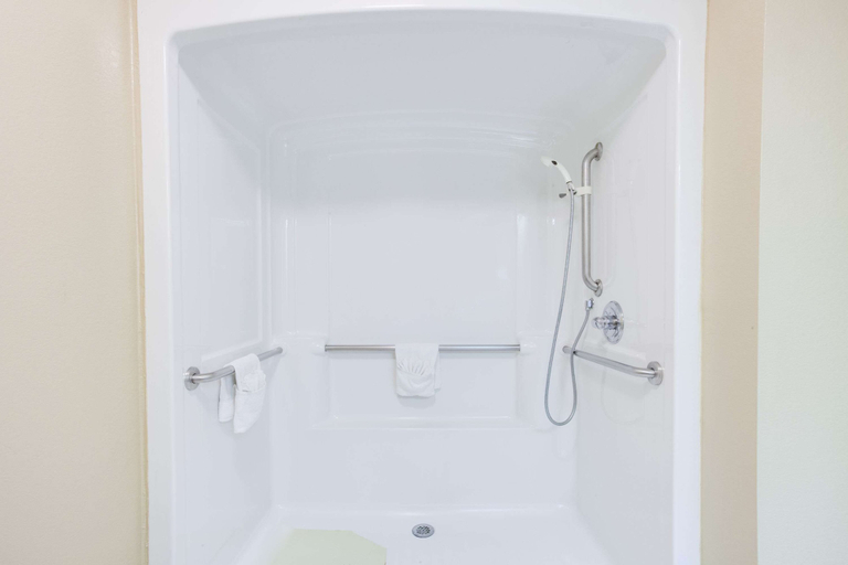 Bathroom 4, Super 8 by Wyndham Crossville TN, Cumberland