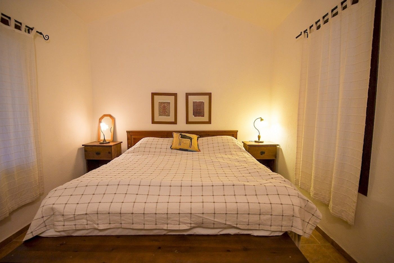 Room 4, Terra Nova, Ula