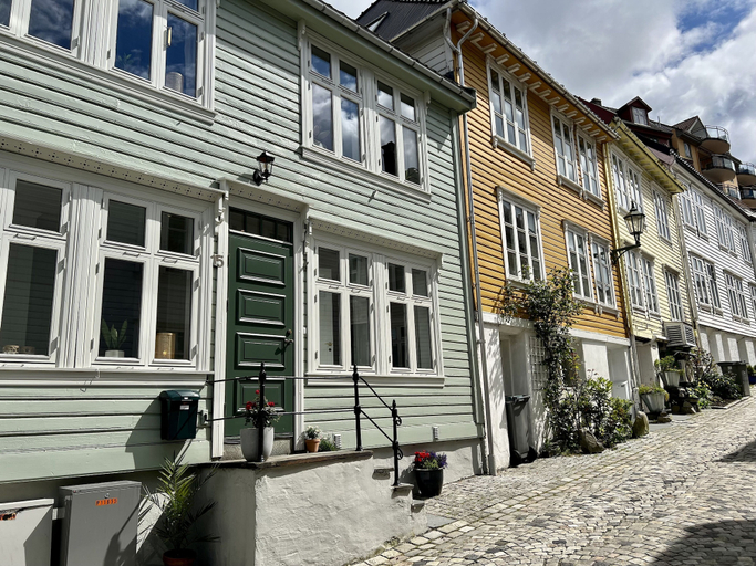 Exterior & Views