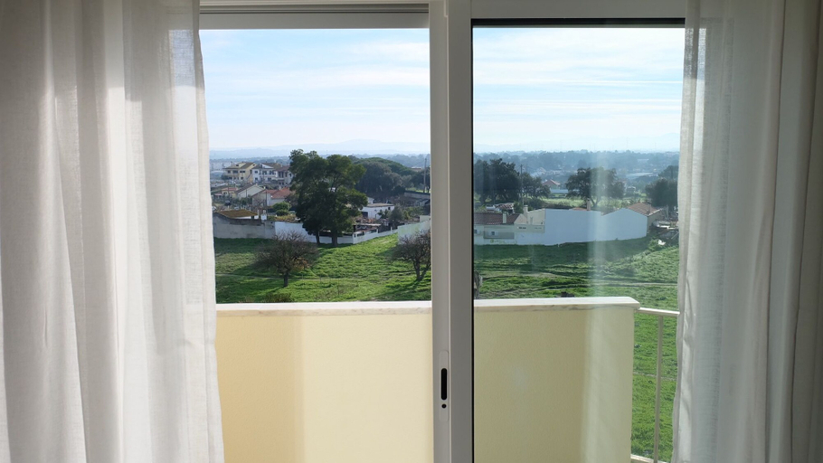Others 5, Bellas Flat, Seixal