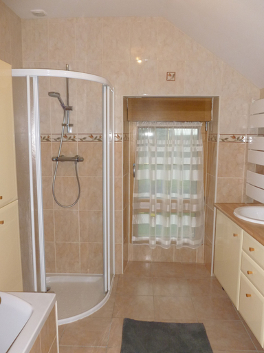 Bathroom, Chambres d'Hotes Bel Air, Mayenne