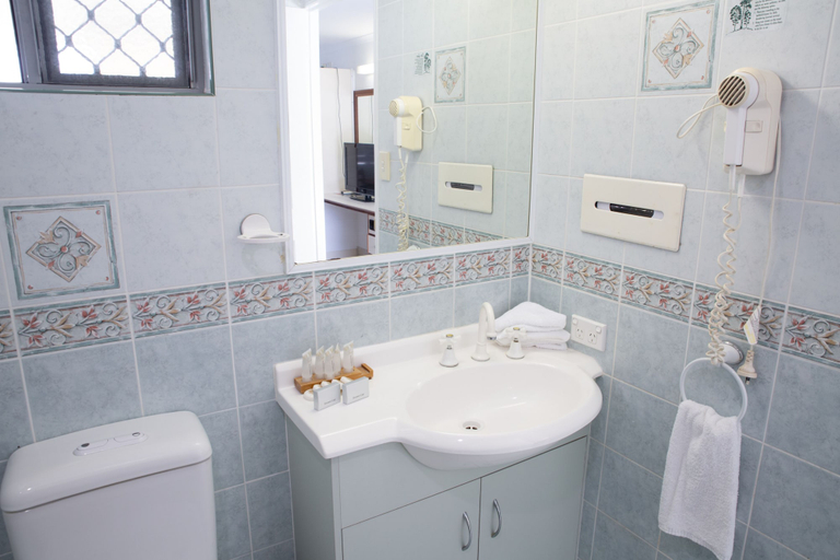 Bathroom 4, Central Park Motel, Rockhampton