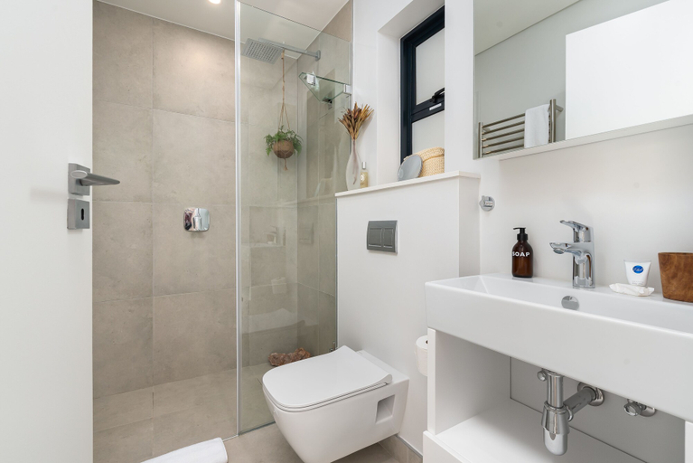 Bathroom, TenonQ C14, City of Cape Town