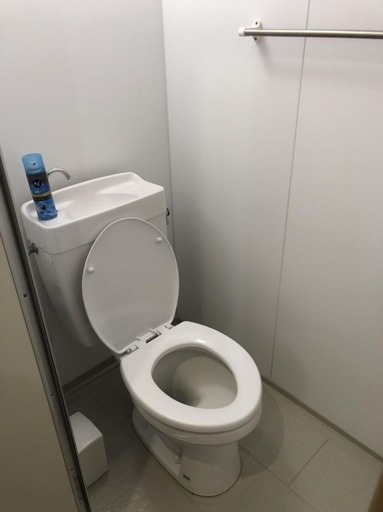 Bathroom 4, Reve K 302, Naha