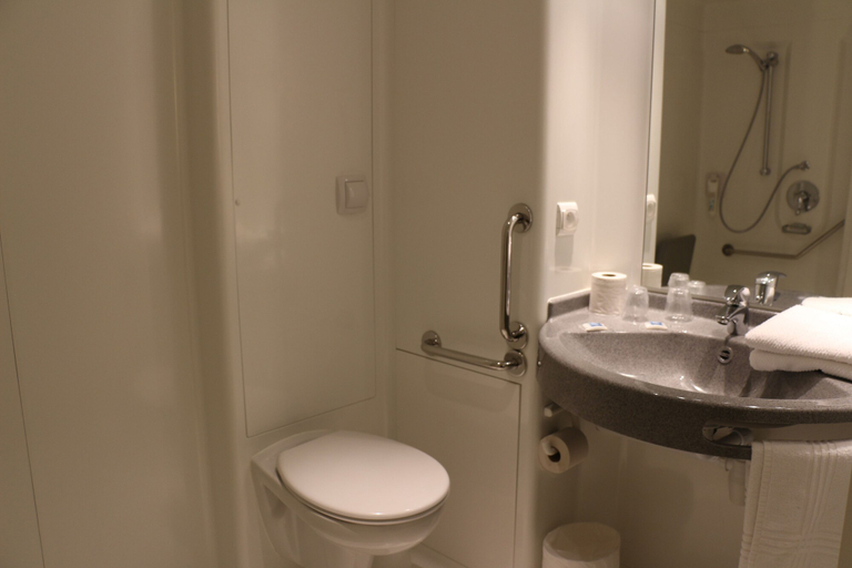 Bathroom 4, ibis budget Castelnaudary, Aude