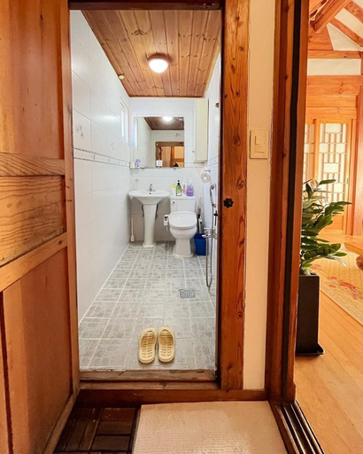 Bathroom 4, Seoul Story Hanok, Jongno