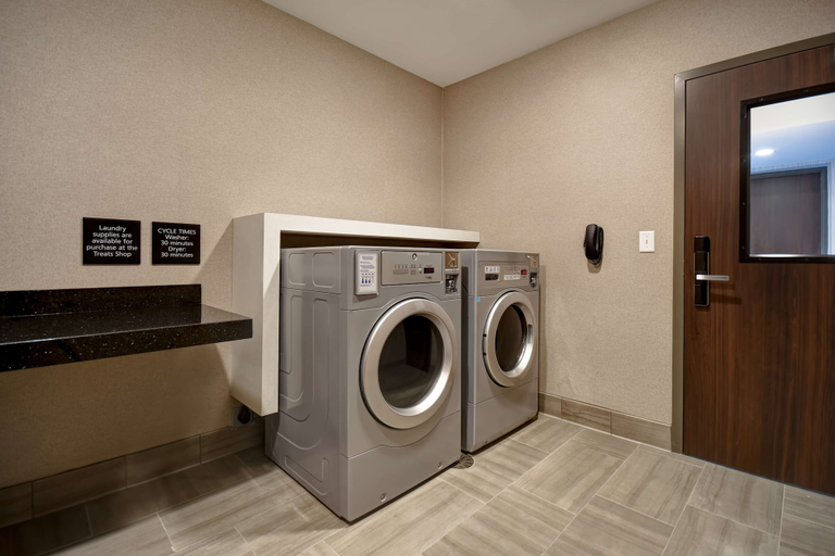 Bathroom 4, Hampton Inn Pleasant View, TN, Cheatham